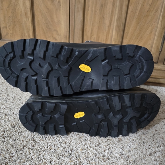 Lowa Men's Baffin Pro Brown Hiking Boots - Picture 11 of 11